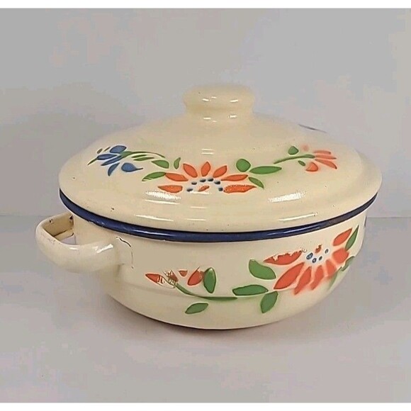 Vintage Cream Floral 2 Quart Enameled Pot With Lid - Picture 4 of 8